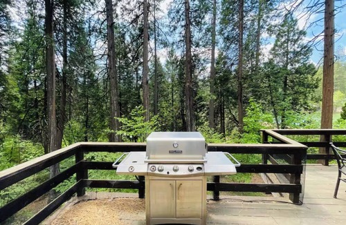 Arnold Ski Chalet | Mountain chalet - Sleeps 14 - 30 mins to Bear Valley - Renovated