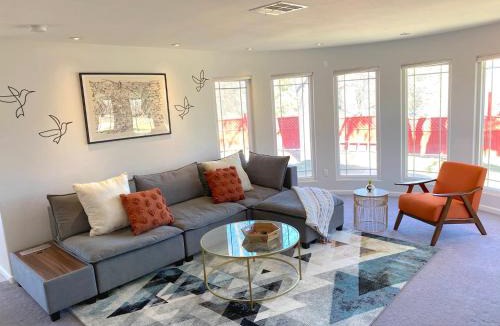 Oakhurst House | Mountain Escape, Yosemite South Gate House with Hot Tub, Views & Game Room, Near town
