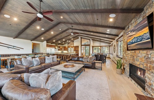 South Lake Tahoe House | Mountain Majesty: Lake Views, 10-Bedroom, Pool