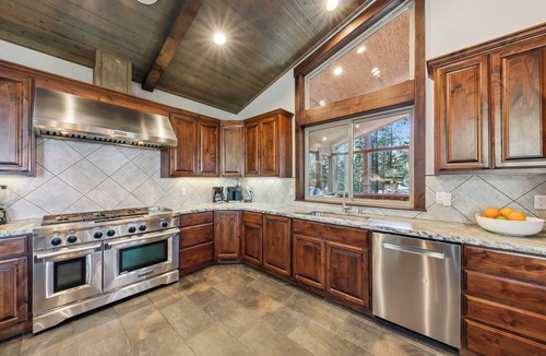 South Lake Tahoe House | Mountain Majesty: Lake Views, 10-Bedroom, Pool