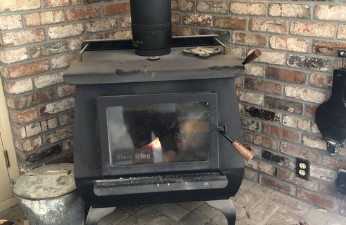 Colfax House | Mountain Retreat-Outdoor adventures minutes away-Room for 6-Pets OK