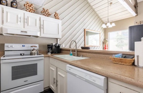Majestic Pines House | Mountain rustic charm surrounds you. Sleeps 6 comfortably and townhome style