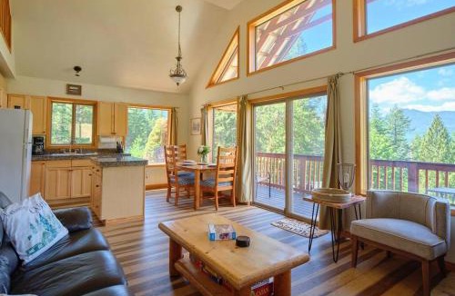 Packwood House | Mountain View Cabin, Hot Tub at White Pass Resort, Mt Rainier