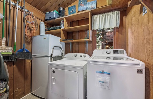 Gold Bar Cabin | Mountain View Cabin w/amazing mountain views, hot tub, wifi, wood stove