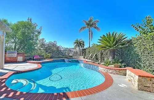 Chino Hills House | Mountain View Pool House BBQ