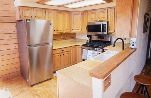 Pine Mountain Club Cabin | Mountain Vista Hideaway: Glamping in Your Own Private Treehouse