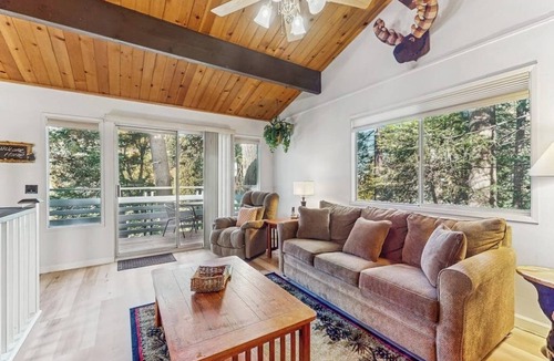 Arrowhead Villas Cabin | Mountainside Retreat w/Fireplace, BBQ & Furnished Deck - Near Village