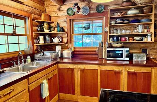 Ashland House | Mt Ashland Homestead, Ashland 10m., 40 acres ridgetop old forest, right by PCT