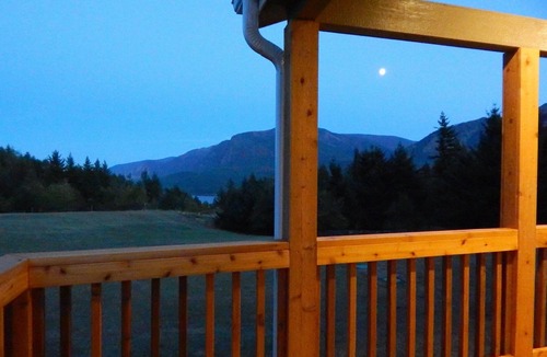 Stevenson Cabin | Mt Defiance Cabin with Columbia River View