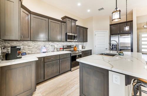 Mohave Valley House | Mtn-View Home w/Patio, 3 Mi to Colorado River!