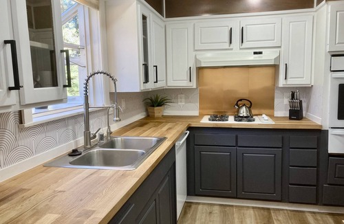 Lake Forest House | Multi-Family Vacation Bliss -Walk to Beach & Nature Trails Pet OK