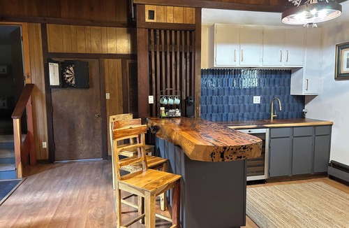 Lake Forest House | Multi-Family Vacation Bliss -Walk to Beach & Nature Trails Pet OK