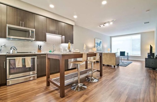Shoreline West Apartment | near G00gle HQ 1 BR | Kitchen + W/D | Pool + Gym