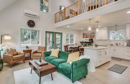 Longview Heights Cottage | Near Rivers & Boating: Home w/Hot Tub in Longview