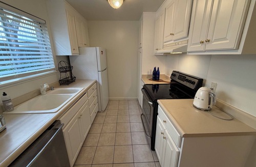 Sharon Heights Condo | Near Stanford, 1 Bedroom, Wi-fi, Free Parking, Pool access, Private Patio
