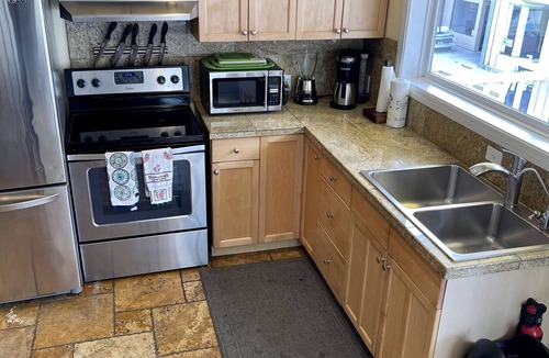 Avalon Villa | NEW AC in town FUN, 600 5 STAR reviews two balcony’s SUP KAYAKS CHAIRS CLEAN