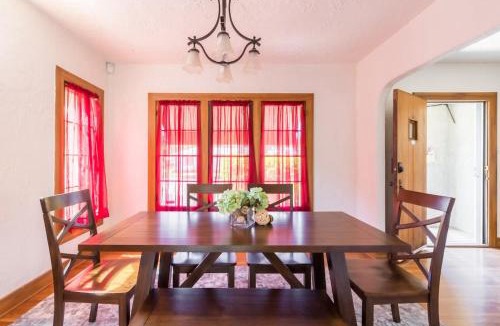 Riverside House | NEW Beautiful Riverside cottage 2 BEDROOM HOME