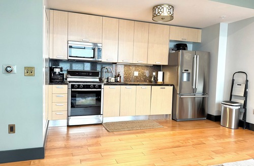 Historic Core Condo | NEW Cozy and Quiet Loft in DTLA. Free Parking