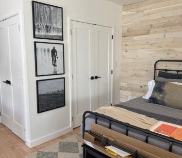 Studio City House | NEW Cozy Studio City Guesthouse in Prime Location