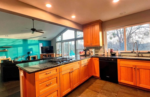 Mariposa House | New! Immaculate Yosemite Deck Meadow