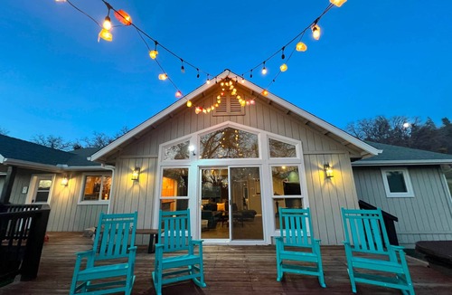 Mariposa House | New! Immaculate Yosemite Deck Meadow