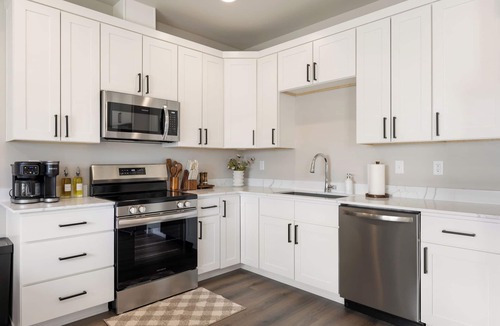 Ephrata House | NEW Luxe Decor + Foosball + Air Hockey | Sleeps 10