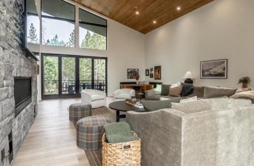 Mammoth Lakes House | New Luxury Free Standing 4BR 4 and a halfBA Home Obsidian Reserve #146 Priv Hot Tub, 2-Car Garage Great Views