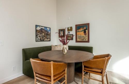 Mammoth Lakes House | New Luxury Free Standing 4BR 4 and a halfBA Home Obsidian Reserve #146 Priv Hot Tub, 2-Car Garage Great Views