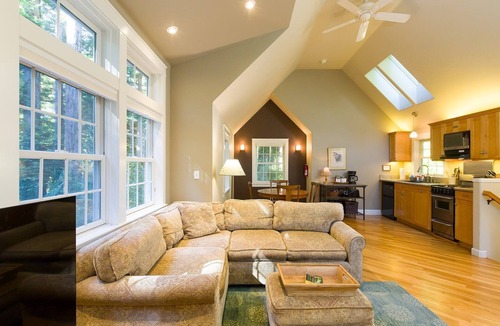 Arcata Cottage | 🌲 New Mgmt! Serene Redwood Retreat: Idyllic redwood views in spacious studio home