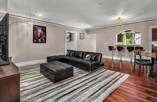 Woodland Hills House | New! Private Poolside Guesthouse Retreat