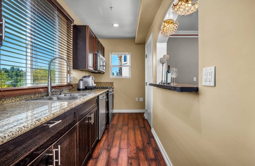 Woodland Hills House | New! Private Poolside Guesthouse Retreat