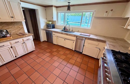 Santa Monica Canyon House | NEW! Santa Monica Canyon Estate | Pool + Tennis