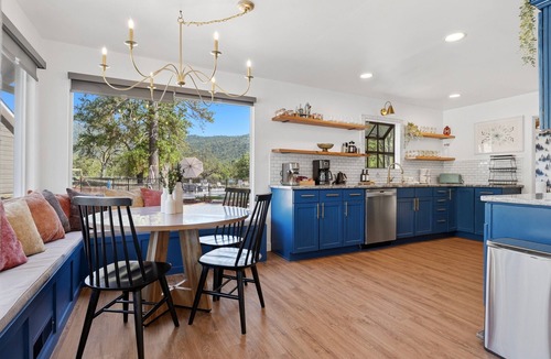 Oakhurst House | New! YMR w/pool/spa/game room/EV/volleyball!