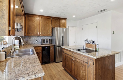 Coarsegold House | New! Yosemite Starsong with pool/hot tub/EV/huge views