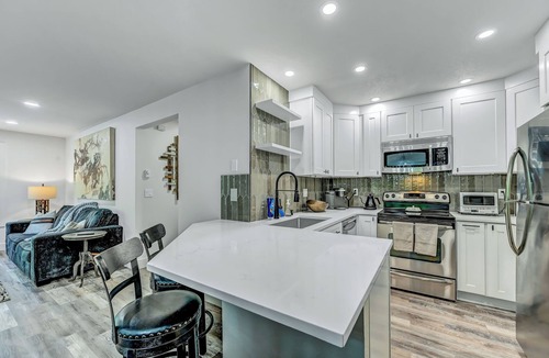 Northwest Bellevue Condo | Newly Remodeled Condo - Quiet & Cozy with a Great Downtown Bellevue Location!