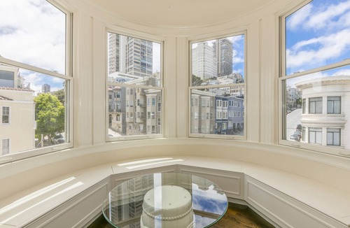 Russian Hill Apartment | No Beach/Russian Hill 2br/2ba beautiful Edwardian flat