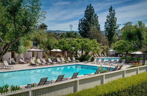 Napa Hotel | No Boring Days! 4 Spacious Suites Close to Black Stallion Winery, Onsite Golf!