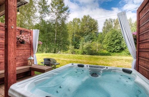 North Bend House | North Bend Escapes Moon River 1,2,3 - 3 Townhomes on river, up to 18 guests