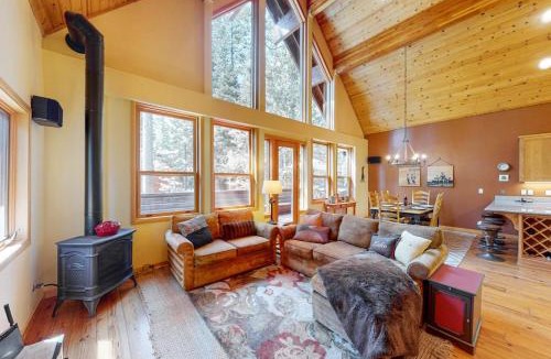 Donner Lake Woods House | North Tahoe Chalet with Private Garage - Walk to Donner Lake