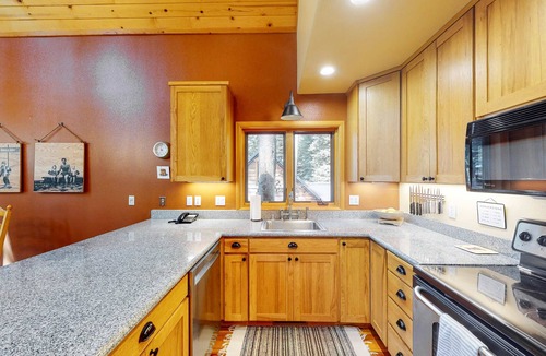 Donner Lake Woods House | North Tahoe Chalet with Private Garage - Walk to Donner Lake