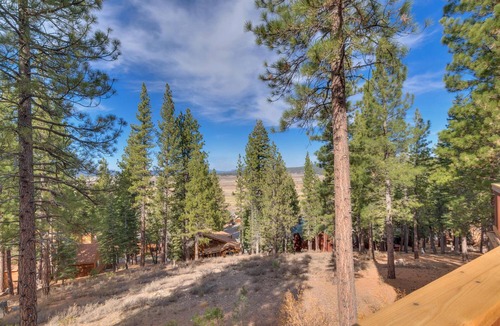 Truckee House | Northstar Retreat with Hot Tub & AC!