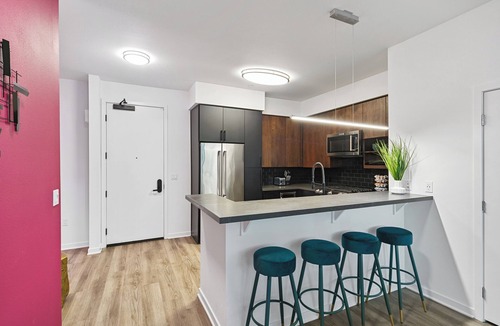 Carthay Circle Hotel | Oasis 2BD/2BA near Beverly Grove w/Parking, Gym and in unit Washer/Dryer
