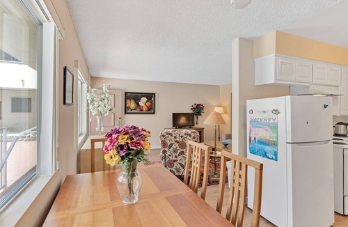 Ocean Beach Condo | Ocean Beach 1BD on Ground Floor with Parking! Steps to the Beach, Stay for 30 days!