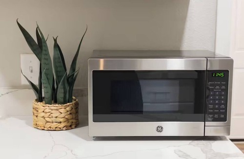 Visalia House | Ocean Breeze Modern Pet-Friendly Sequoia Home