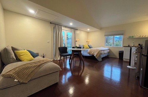 Santa Barbara Apartment | Ocean Breeze Studios Downtown Santa Barbara perfect for a getaway