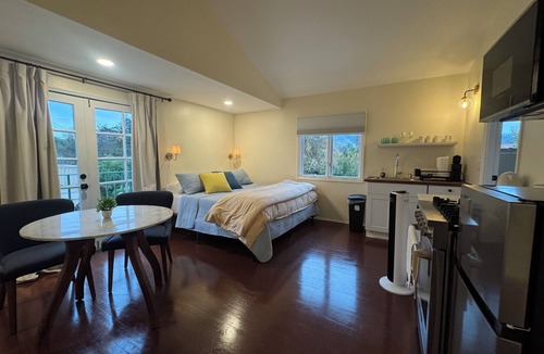 Santa Barbara Apartment | Ocean Breeze Studios Downtown Santa Barbara perfect for a getaway