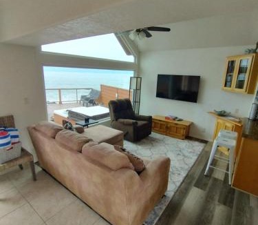 Smith River House | Ocean Front Cabin 16, Jacuzzi & Incredible Views