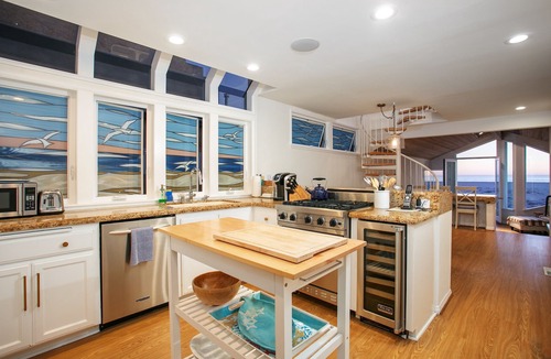 Balboa Peninsula House | Ocean Front with Roof Top Deck, Bikes, Beach Chairs etc - EV Charging outlet