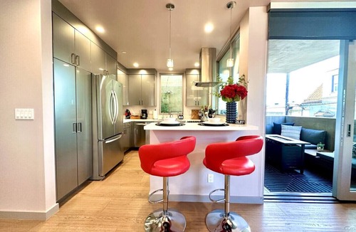 The Strand Apartment | Ocean View Balcony, BBQ, 4 Min Walk to Beach