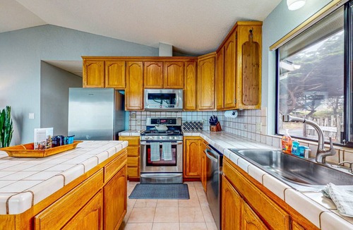 Albion House | Ocean views with Abundant Wildlife and Hot Tub